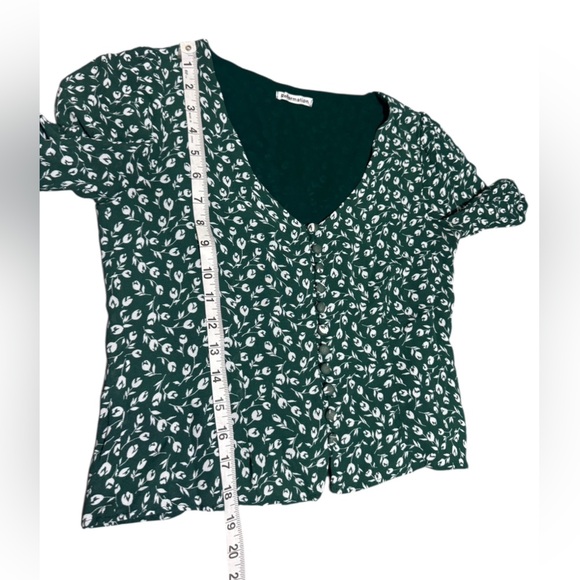 Reformation Green White Floral V Neck Crop Top Blouse Size Small - Picture 7 of 9
